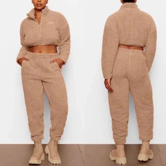 NWT Skims Teddy Joggers - Picture 1 of 4